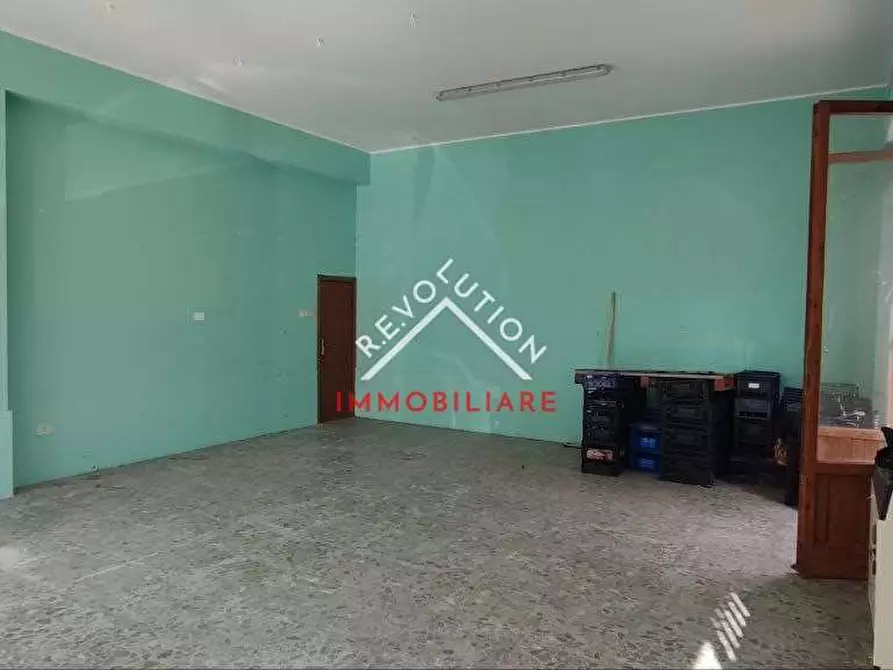 Immagine 15 di Negozio in vendita  in Viale Parini a Città Di Castello