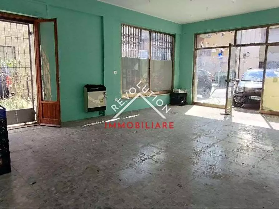 Immagine 19 di Negozio in vendita  in Viale Parini a Città Di Castello