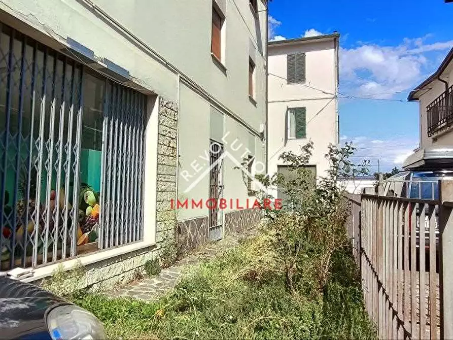 Immagine 20 di Negozio in vendita  in Viale Parini a Città Di Castello