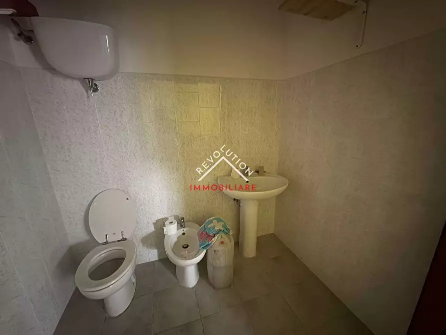 Immagine 9 di Negozio in vendita  in Via Umbra a San Giustino