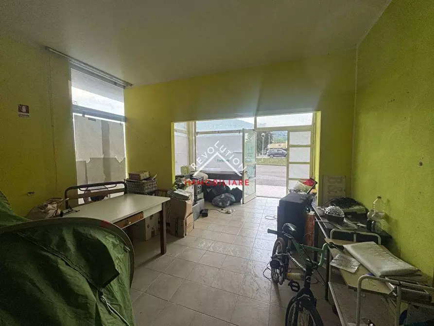 Immagine 14 di Negozio in vendita  in Via Umbra a San Giustino