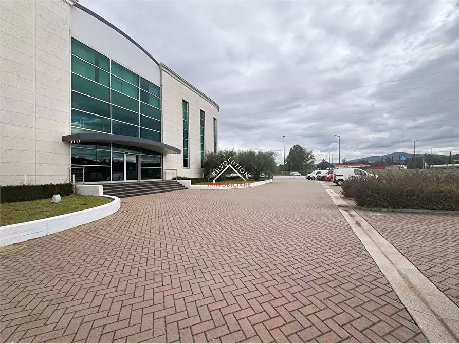 Immagine 3 di Stabile in vendita  in Via Enrico Lansel a Arezzo