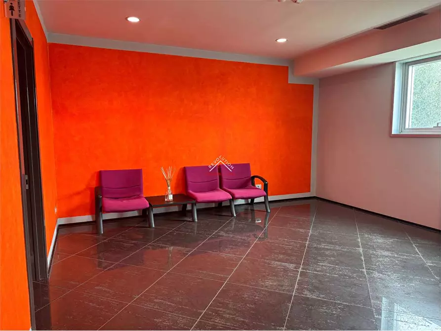 Immagine 7 di Stabile in vendita  in Via Enrico Lansel a Arezzo