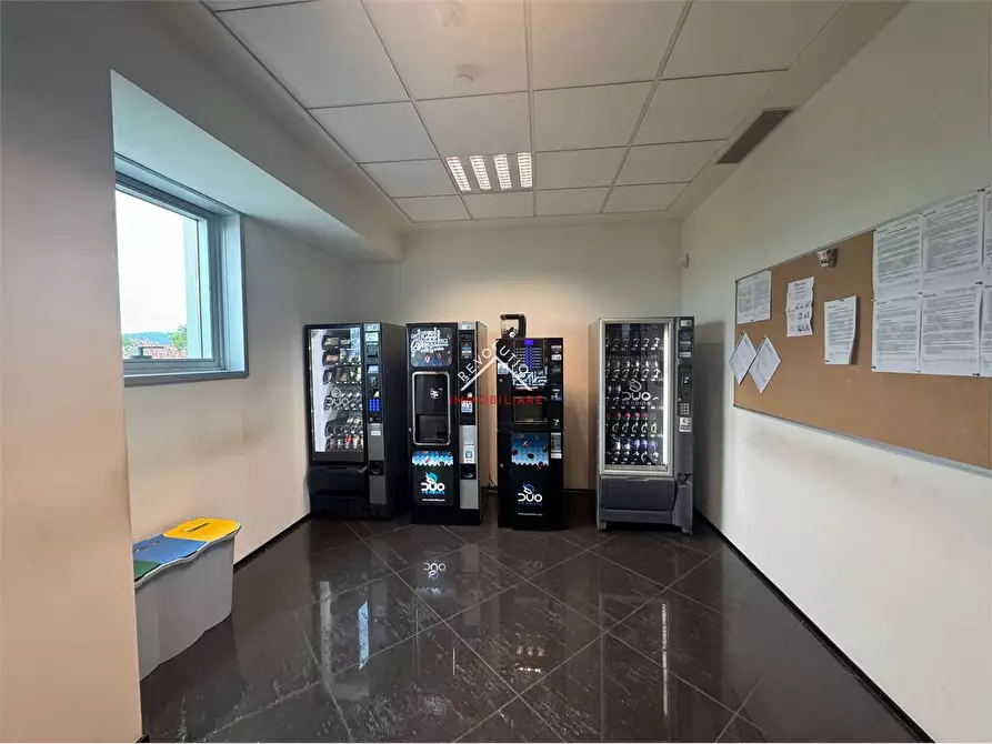 Immagine 9 di Stabile in vendita  in Via Enrico Lansel a Arezzo