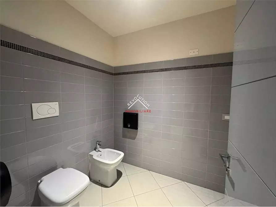 Immagine 12 di Stabile in vendita  in Via Enrico Lansel a Arezzo