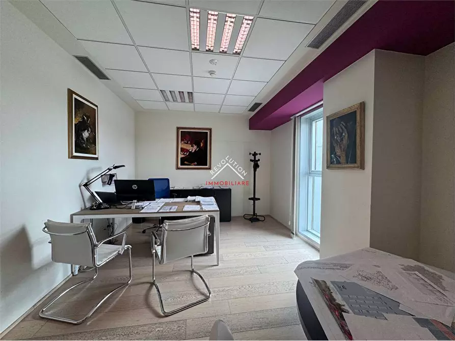 Immagine 15 di Stabile in vendita  in Via Enrico Lansel a Arezzo