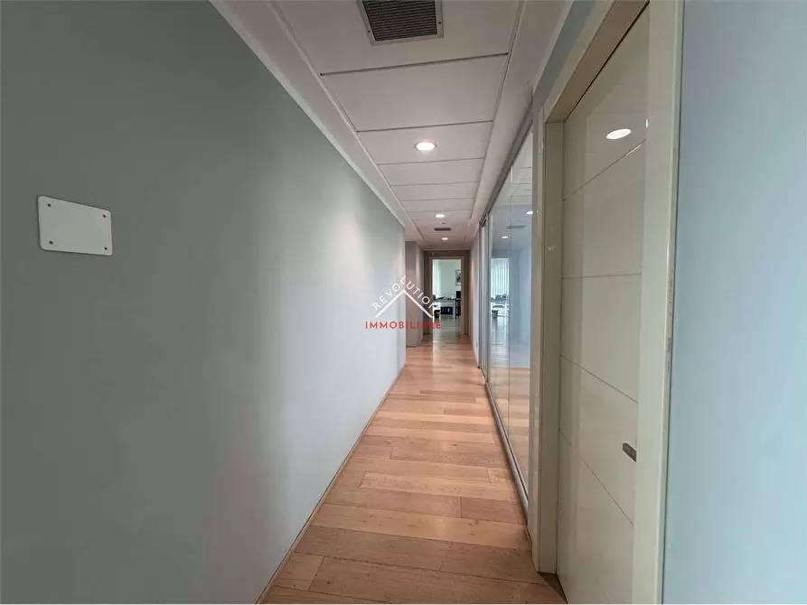 Immagine 21 di Stabile in vendita  in Via Enrico Lansel a Arezzo