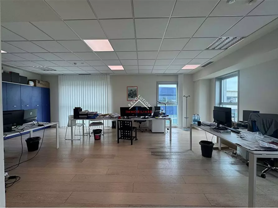 Immagine 22 di Stabile in vendita  in Via Enrico Lansel a Arezzo