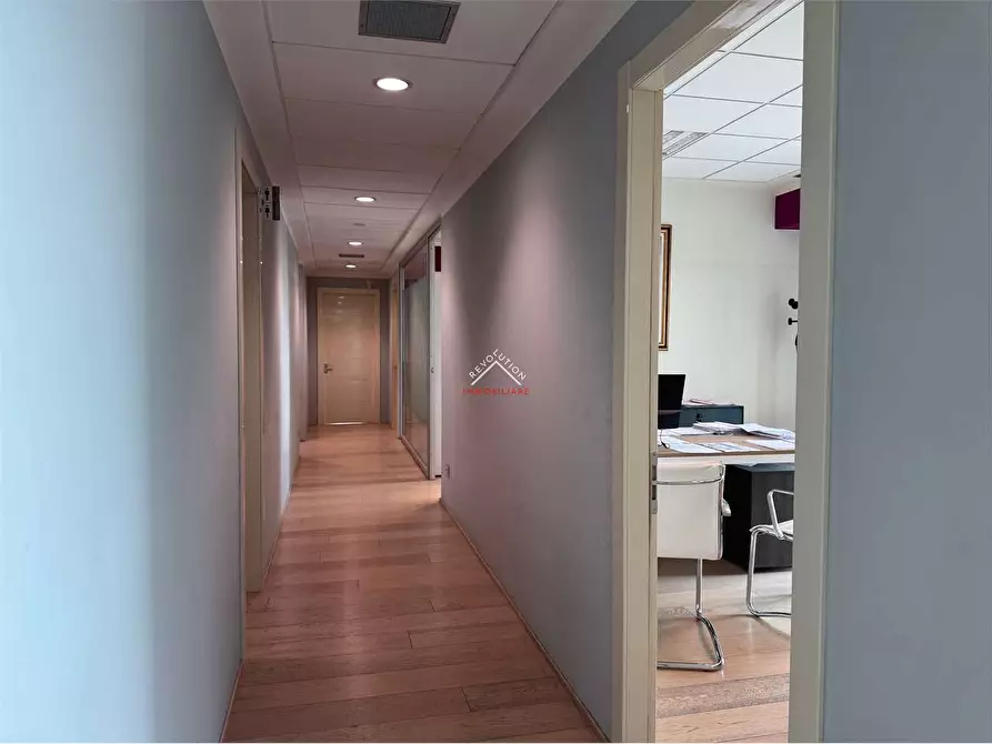 Immagine 13 di Stabile in vendita  in Via Enrico Lansel a Arezzo