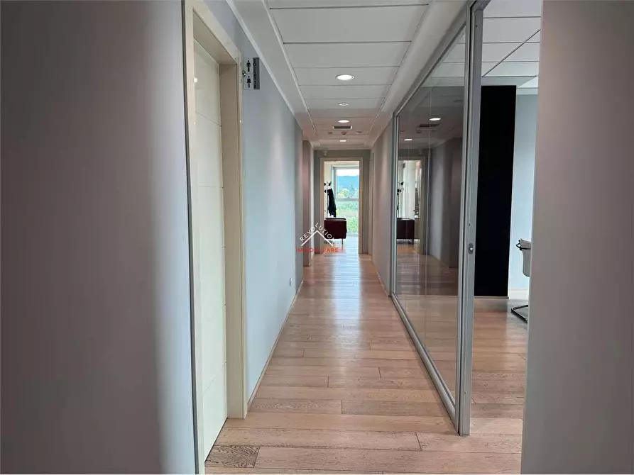 Immagine 34 di Stabile in vendita  in Via Enrico Lansel a Arezzo