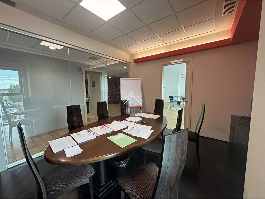 Immagine 27 di Stabile in vendita  in Via Enrico Lansel a Arezzo