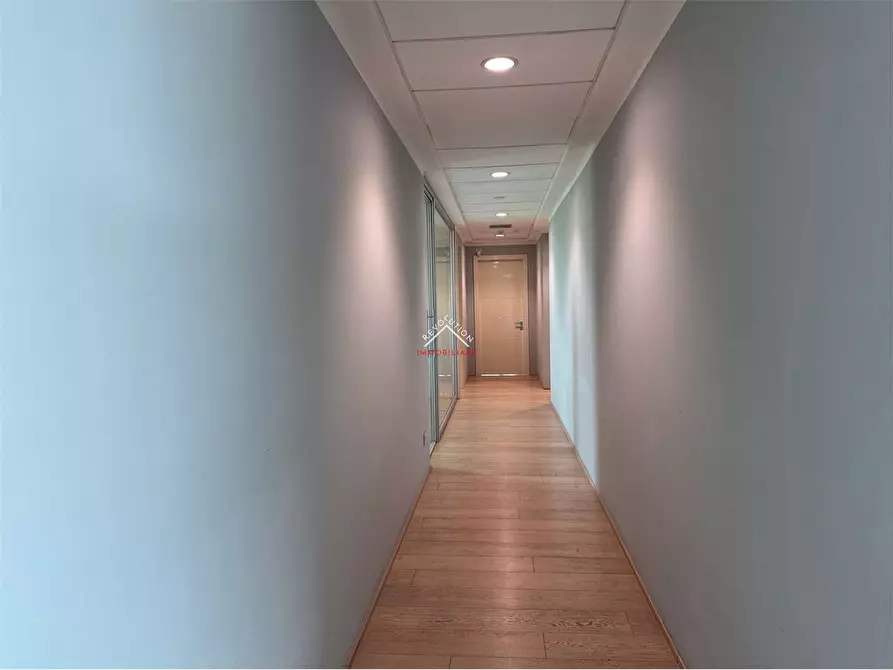 Immagine 36 di Stabile in vendita  in Via Enrico Lansel a Arezzo