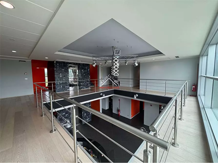 Immagine 32 di Stabile in vendita  in Via Enrico Lansel a Arezzo