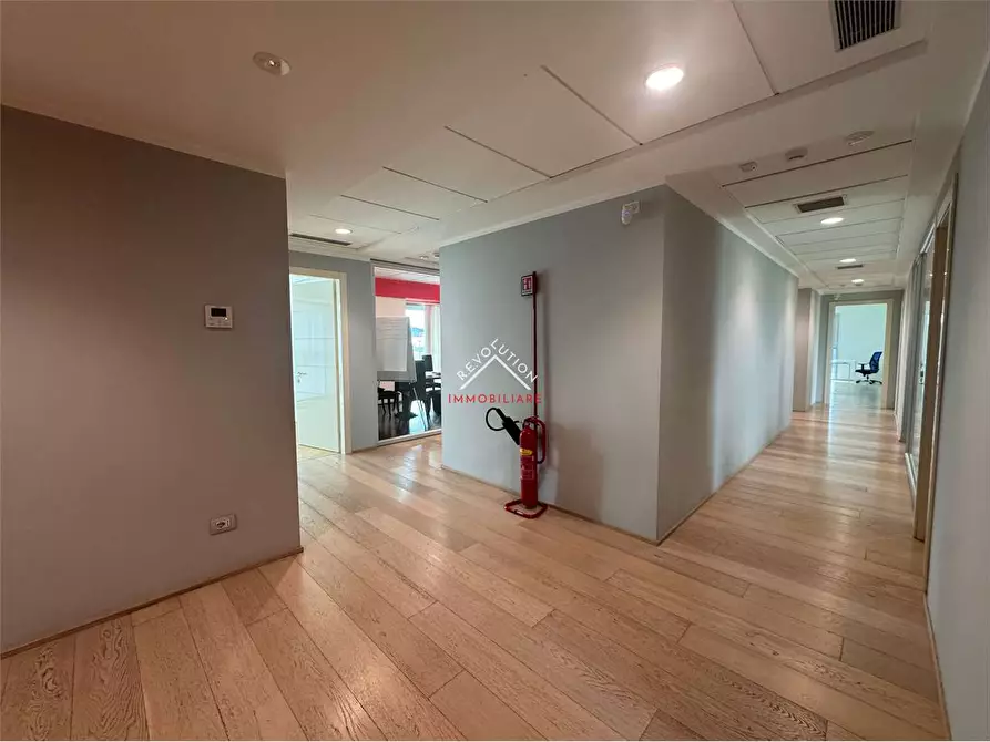 Immagine 26 di Stabile in vendita  in Via Enrico Lansel a Arezzo