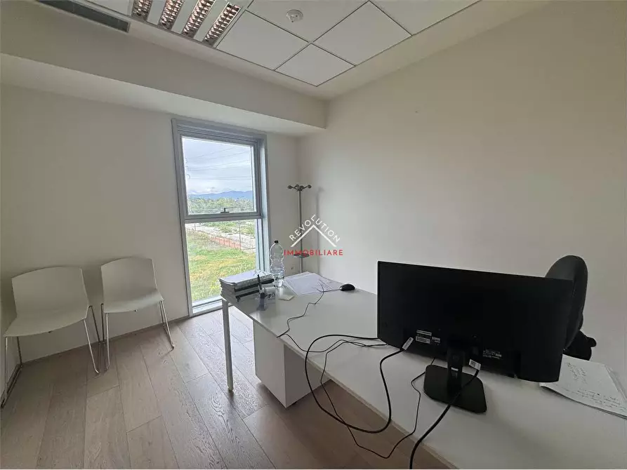 Immagine 37 di Stabile in vendita  in Via Enrico Lansel a Arezzo