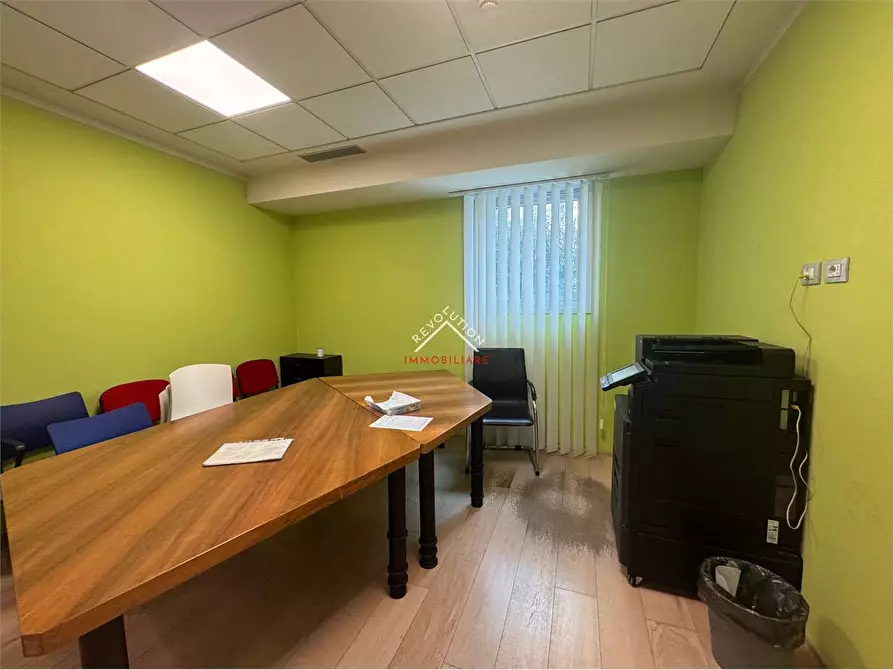 Immagine 42 di Stabile in vendita  in Via Enrico Lansel a Arezzo