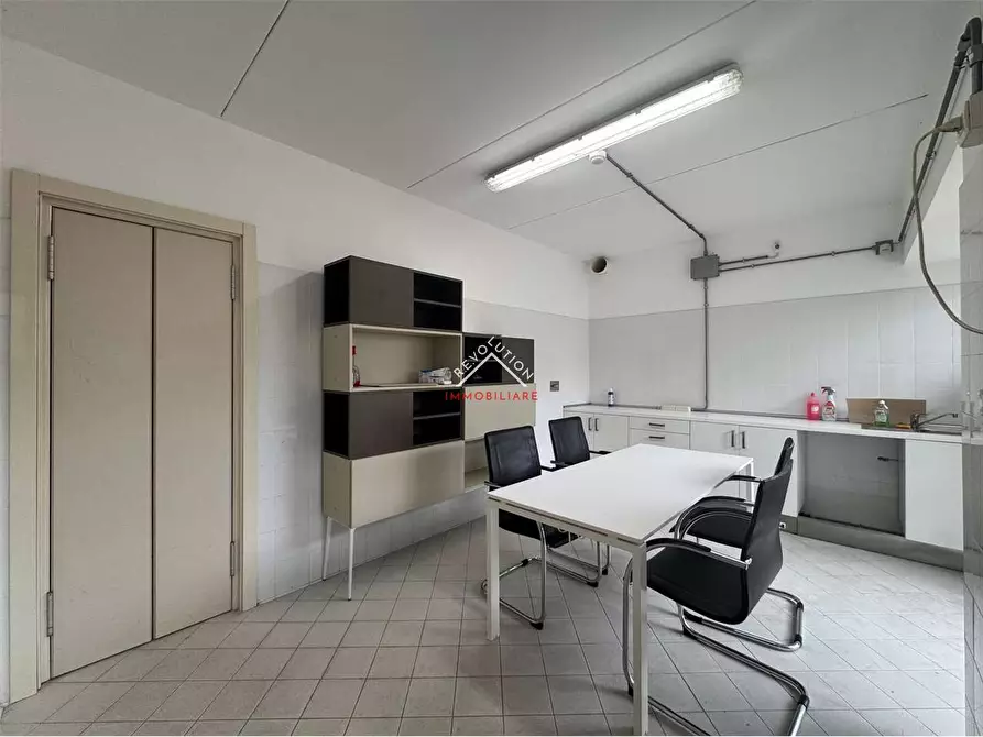 Immagine 45 di Stabile in vendita  in Via Enrico Lansel a Arezzo