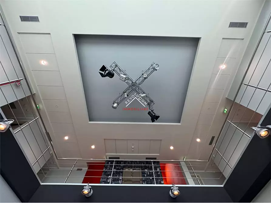 Immagine 6 di Stabile in vendita  in Via Enrico Lansel a Arezzo