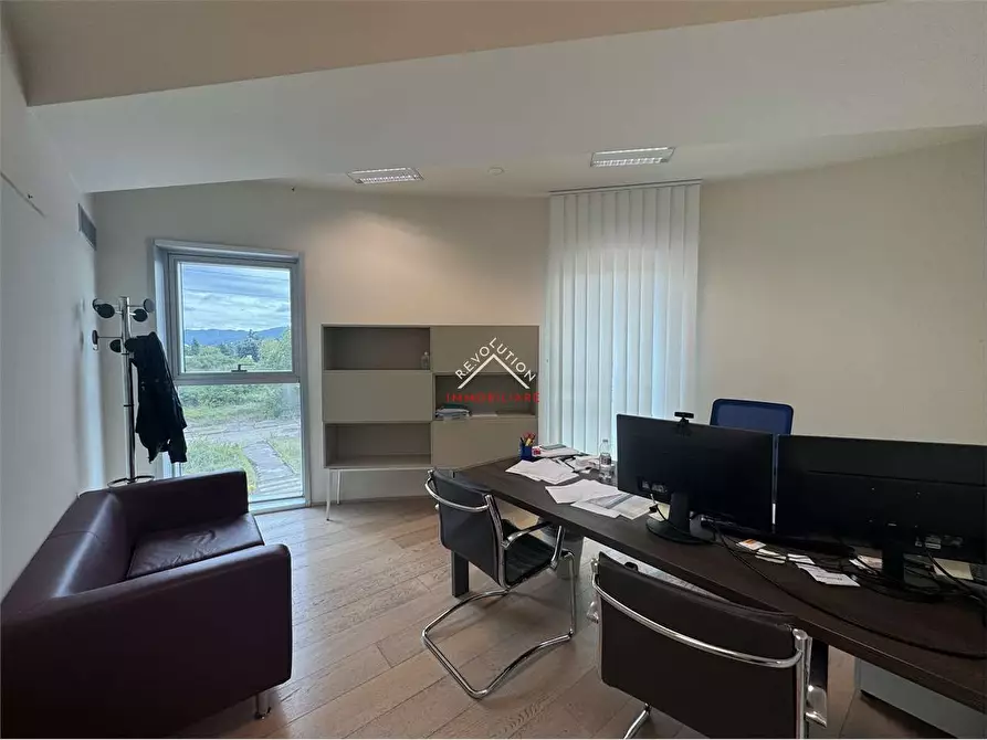 Immagine 39 di Stabile in vendita  in Via Enrico Lansel a Arezzo