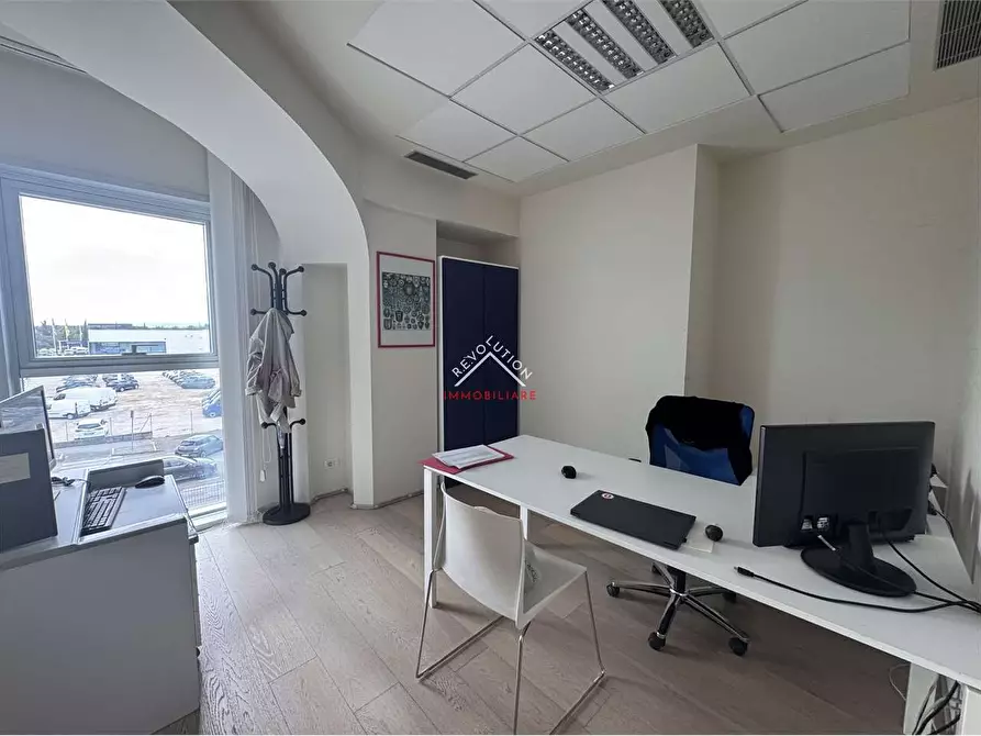 Immagine 41 di Stabile in vendita  in Via Enrico Lansel a Arezzo