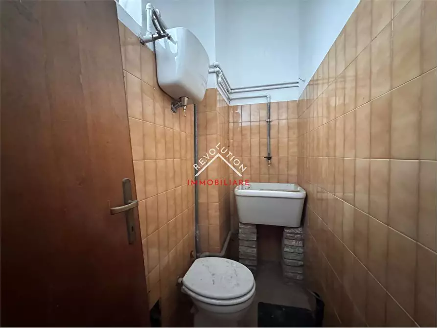 Immagine 6 di Negozio in affitto  in Viale Sempione a Città Di Castello