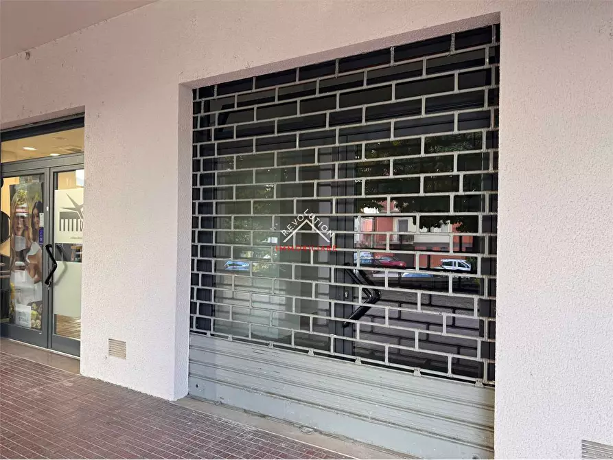 Immagine 1 di Negozio in affitto  in Viale Sempione a Città Di Castello