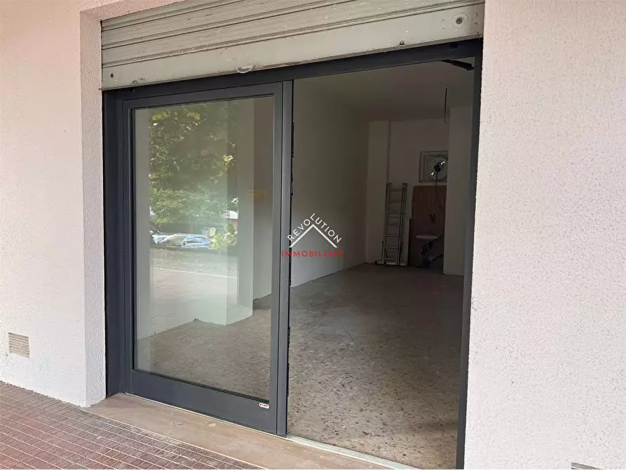 Immagine 2 di Negozio in affitto  in Viale Sempione a Città Di Castello