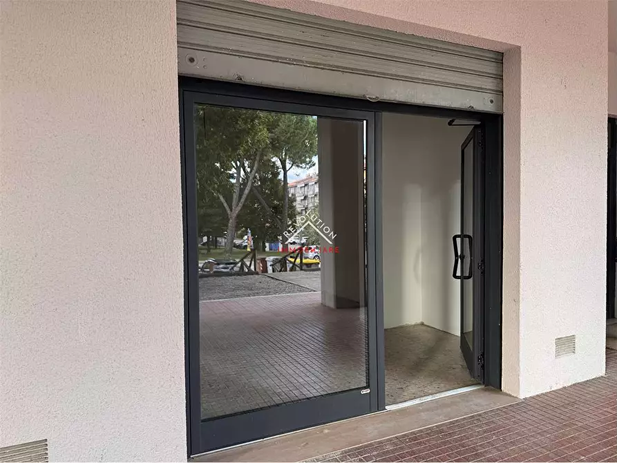 Immagine 22 di Negozio in affitto  in Viale Sempione a Città Di Castello