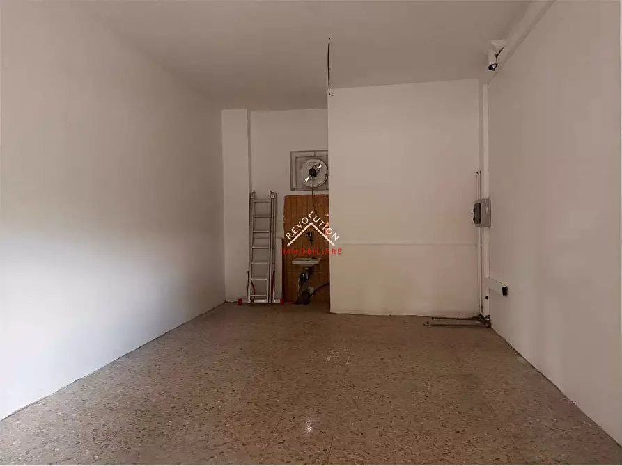 Immagine 8 di Negozio in affitto  in Viale Sempione a Città Di Castello
