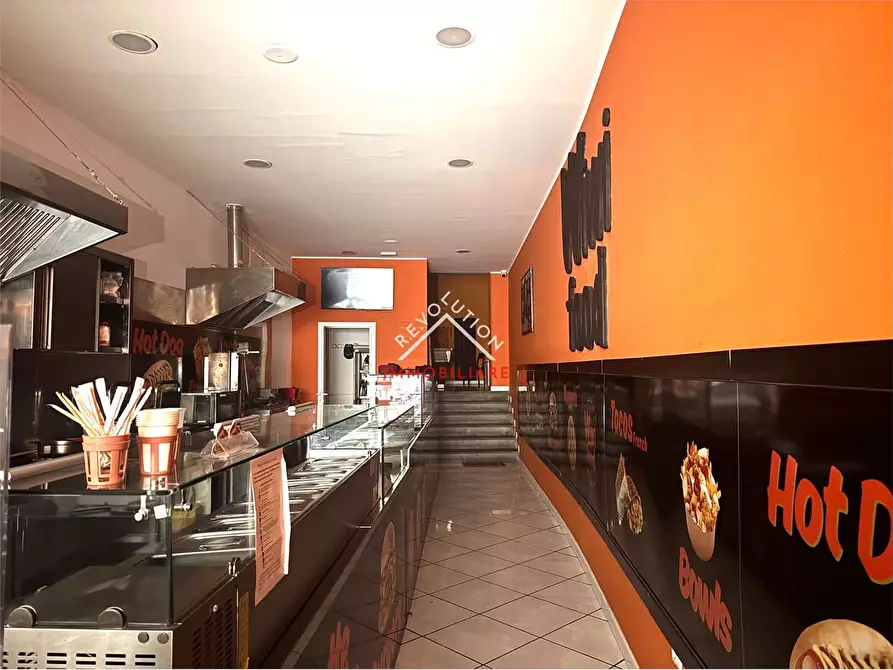 Immagine 2 di Negozio in vendita  in Corso Vittorio Emanuele a Città Di Castello