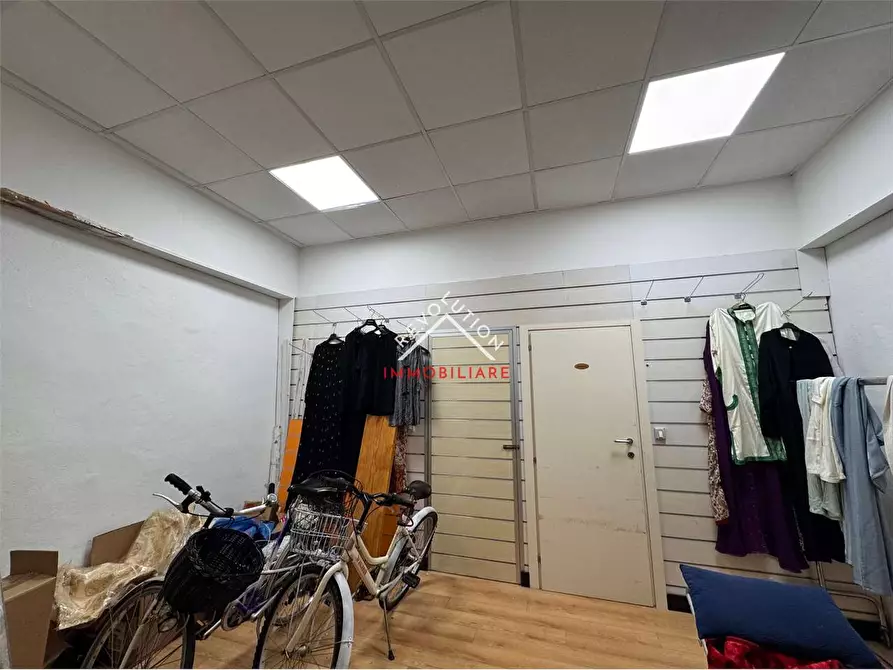 Immagine 8 di Negozio in vendita  in Corso Vittorio Emanuele a Città Di Castello