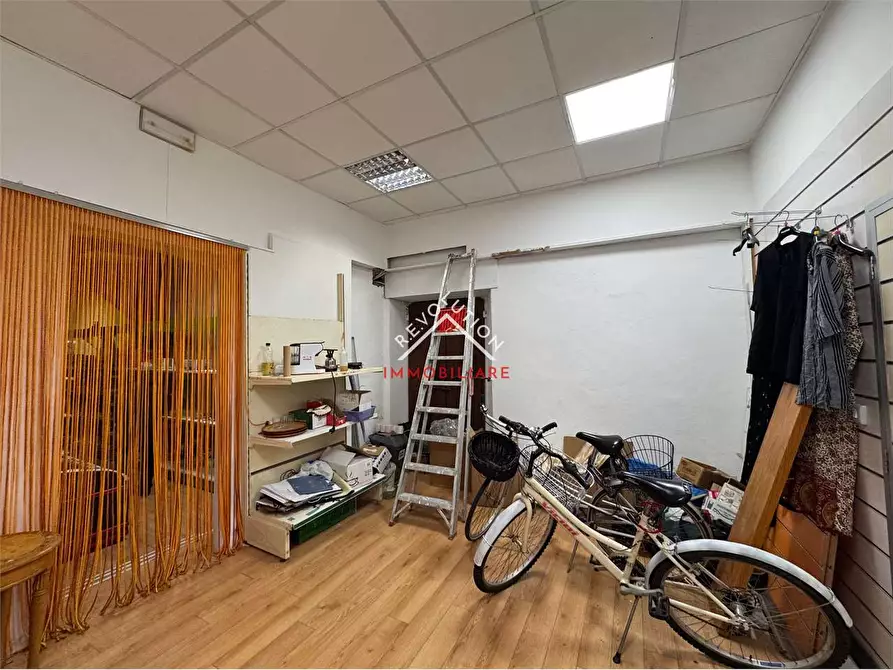 Immagine 13 di Negozio in vendita  in Corso Vittorio Emanuele a Città Di Castello