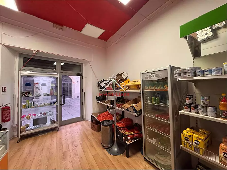 Immagine 17 di Negozio in vendita  in Corso Vittorio Emanuele a Città Di Castello