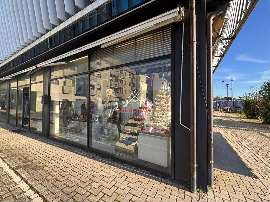 Immagine 19 di Negozio in vendita  in Viale Osimo a Sansepolcro