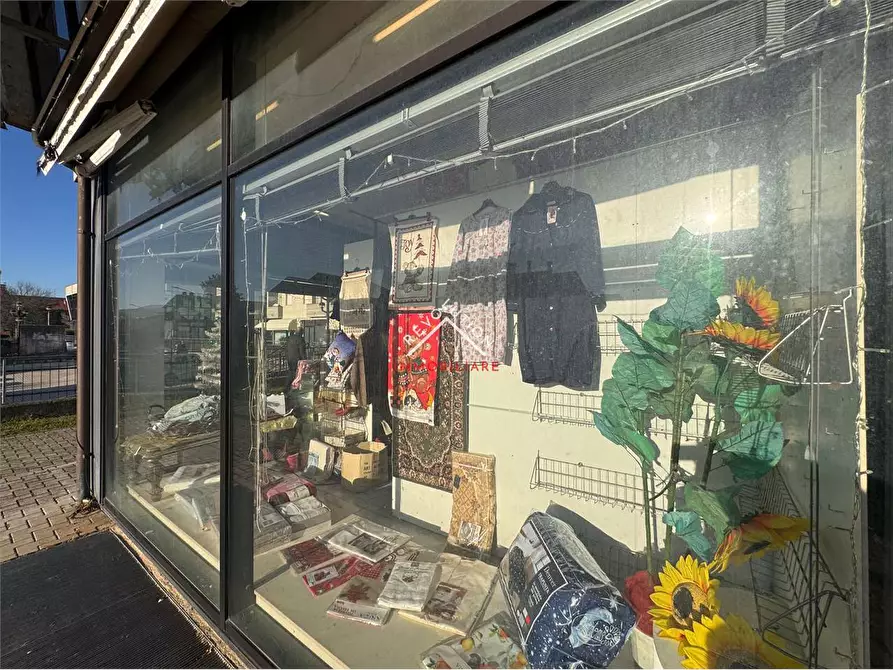 Immagine 21 di Negozio in vendita  in Viale Osimo a Sansepolcro