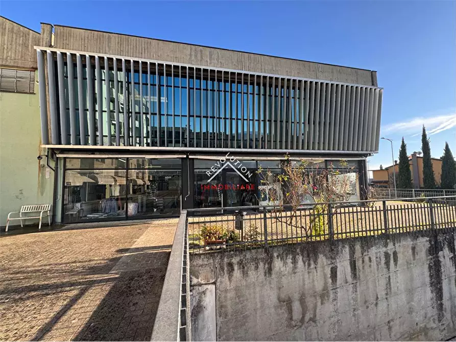 Immagine 1 di Negozio in vendita  in Viale Osimo a Sansepolcro