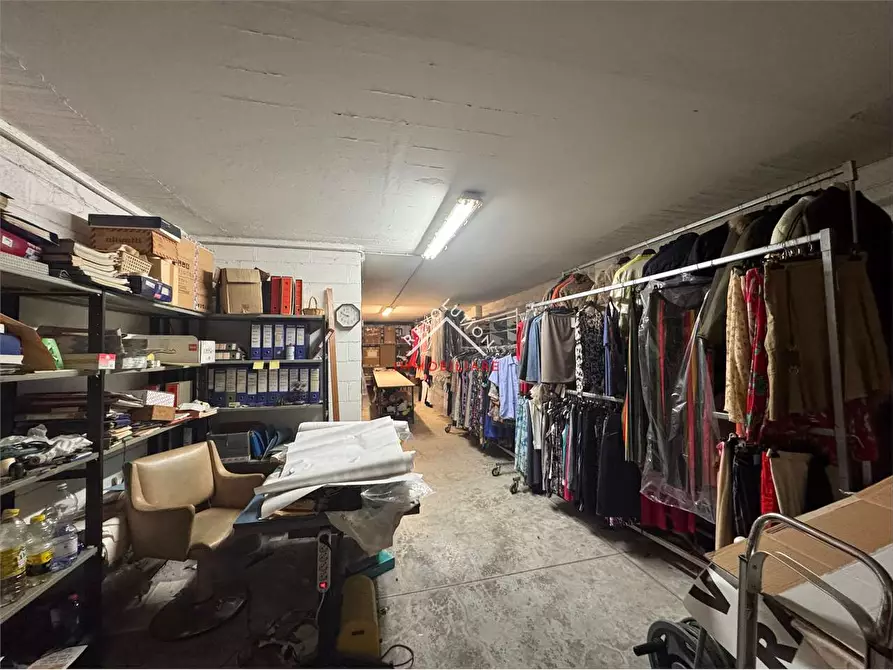 Immagine 24 di Negozio in vendita  in Viale Osimo a Sansepolcro