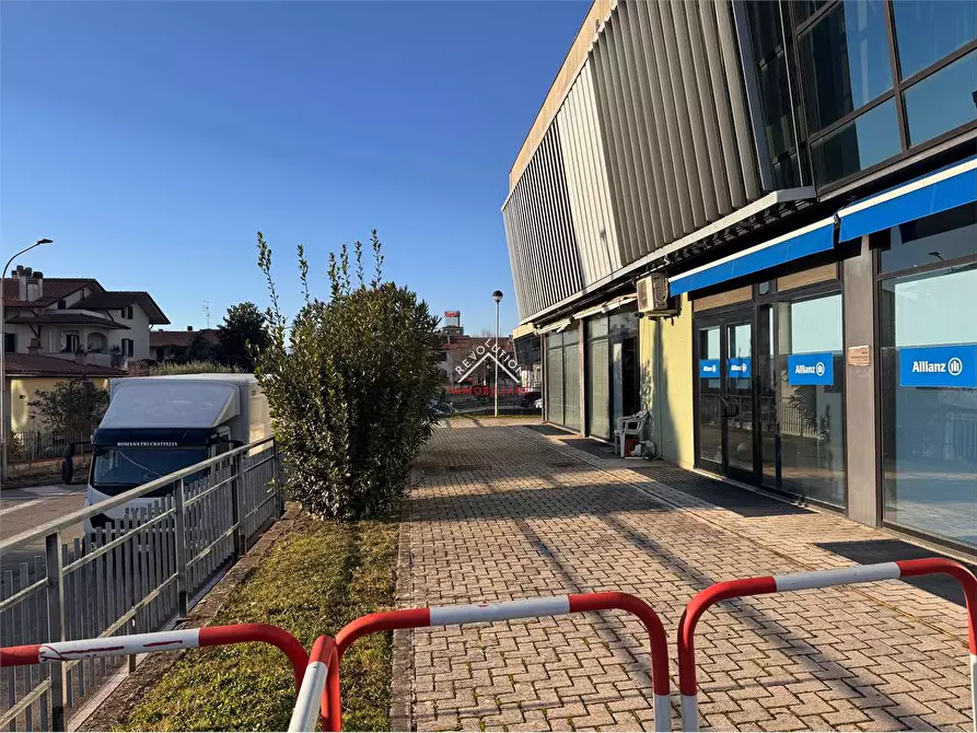 Immagine 26 di Negozio in vendita  in Viale Osimo a Sansepolcro