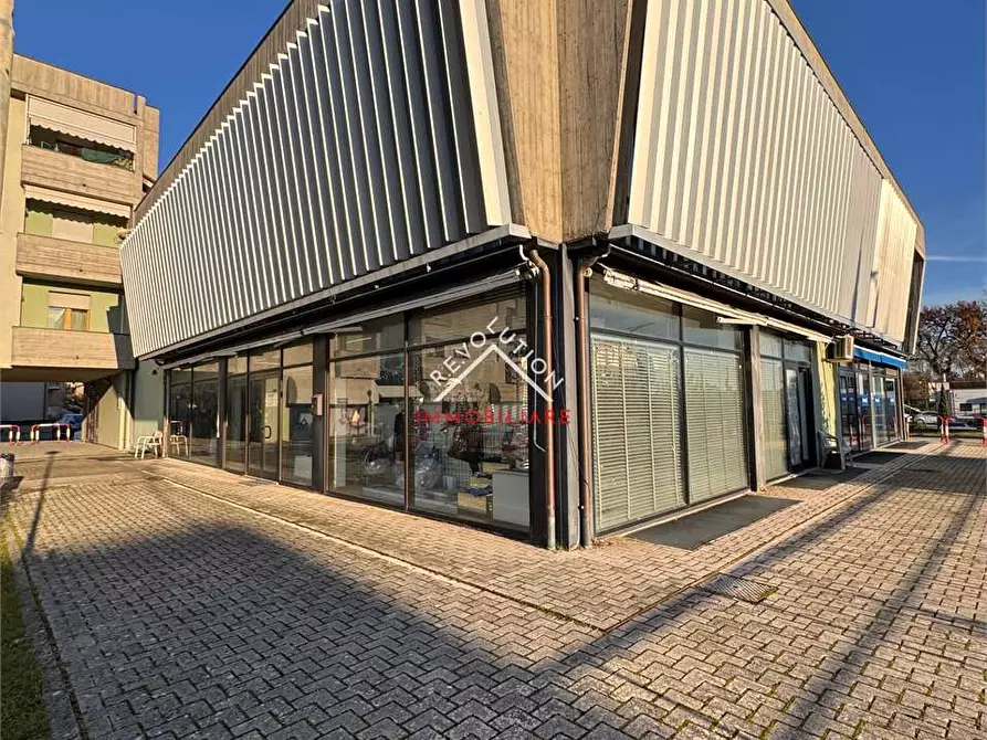 Immagine 27 di Negozio in vendita  in Viale Osimo a Sansepolcro