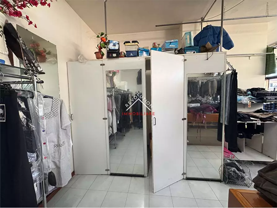 Immagine 5 di Negozio in vendita  in Viale Osimo a Sansepolcro