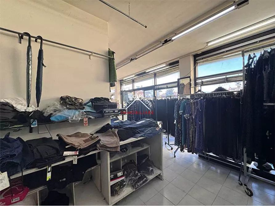 Immagine 6 di Negozio in vendita  in Viale Osimo a Sansepolcro