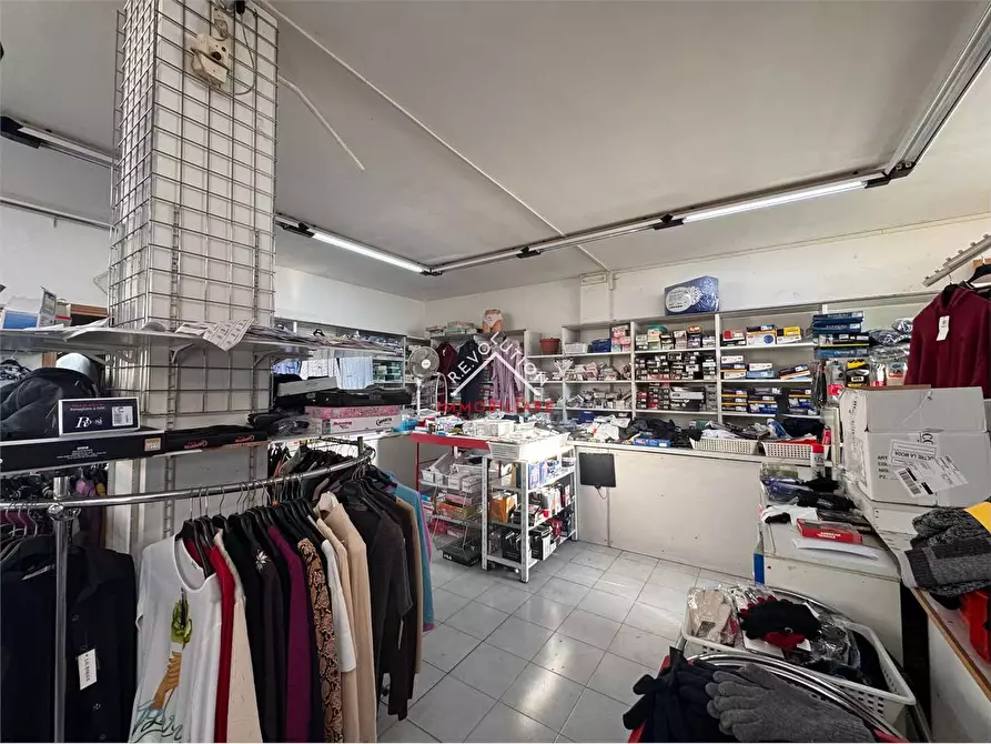 Immagine 9 di Negozio in vendita  in Viale Osimo a Sansepolcro