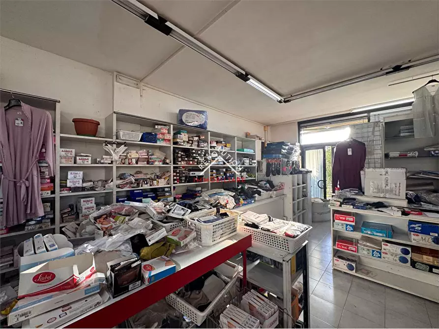 Immagine 17 di Negozio in vendita  in Viale Osimo a Sansepolcro