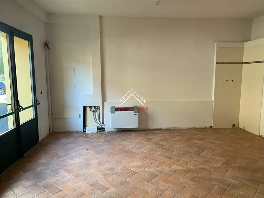 Immagine 2 di Negozio in affitto  in Via Roma a Citerna