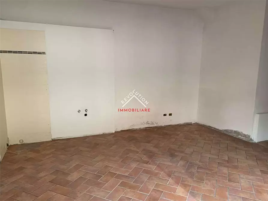 Immagine 14 di Negozio in affitto  in Via Roma a Citerna