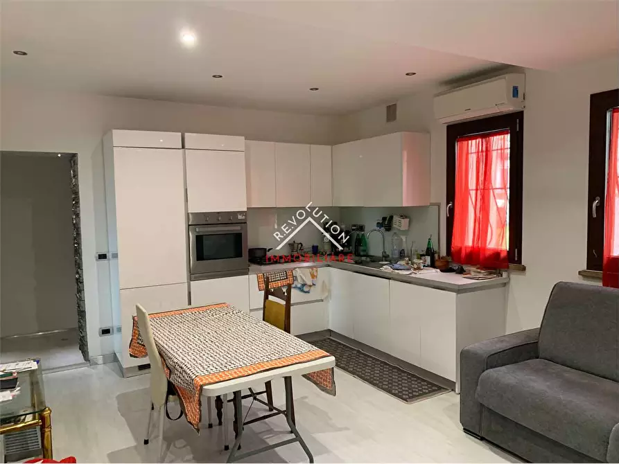 Immagine 4 di Appartamento in vendita  in via san cristoforo a Deruta