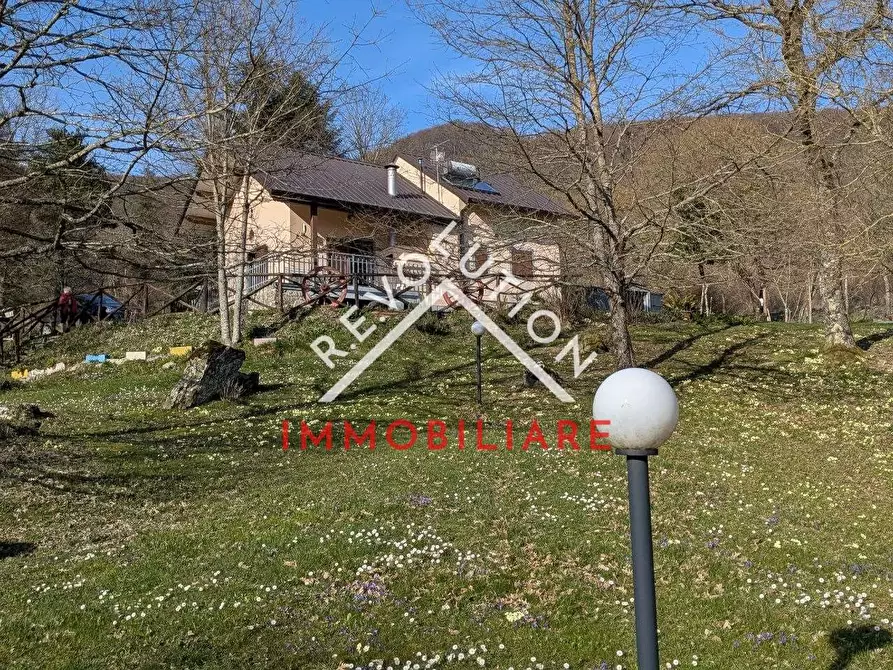 Immagine 1 di Villa in vendita  in Via Bocca Trabaria a San Giustino