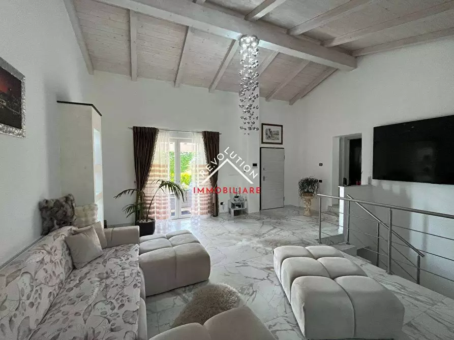 Immagine 3 di Villa in vendita  in località fiscale a San Giustino