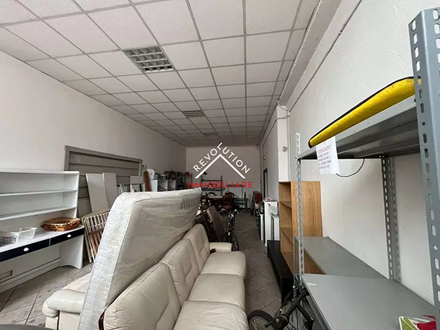 Immagine 33 di Negozio in vendita  in Via Biturgense a Città Di Castello