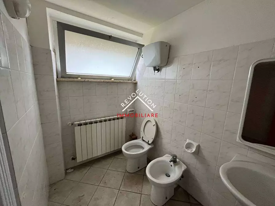 Immagine 28 di Negozio in vendita  in Via Biturgense a Città Di Castello